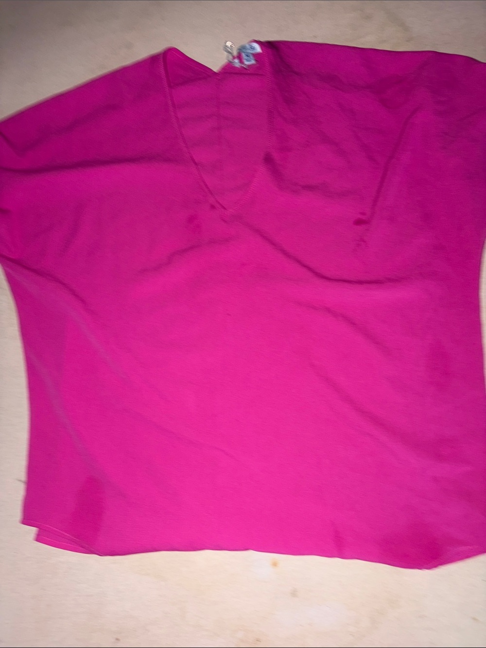 Womens Size M V-Neck Short Sleeve Top - Hot Pink